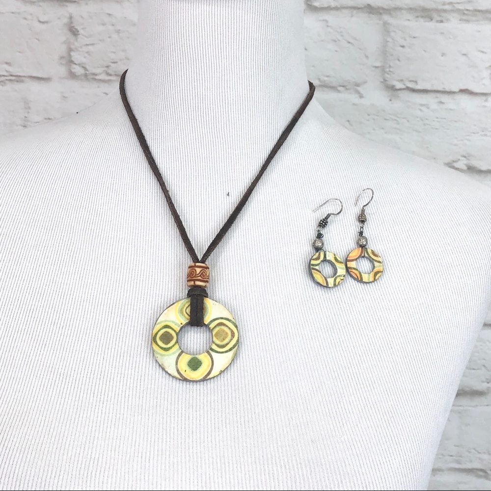 Boho leather cord green & yellow metal washer medallion necklace w/ earrings